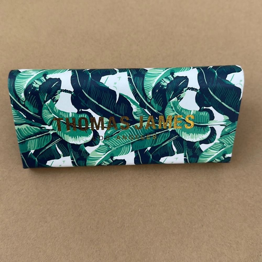 Thomas James Los Angeles Sunglasses Case 3-D with a magnetic closure